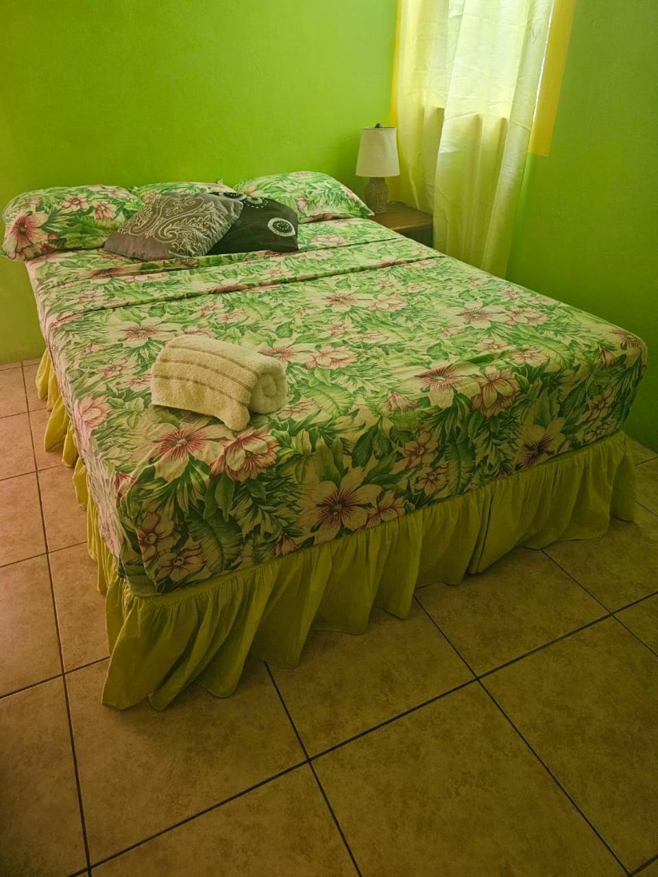 Fish Tobago Guesthouse Or Joy And Brandon Guesthouse Buccoo Chambre photo
