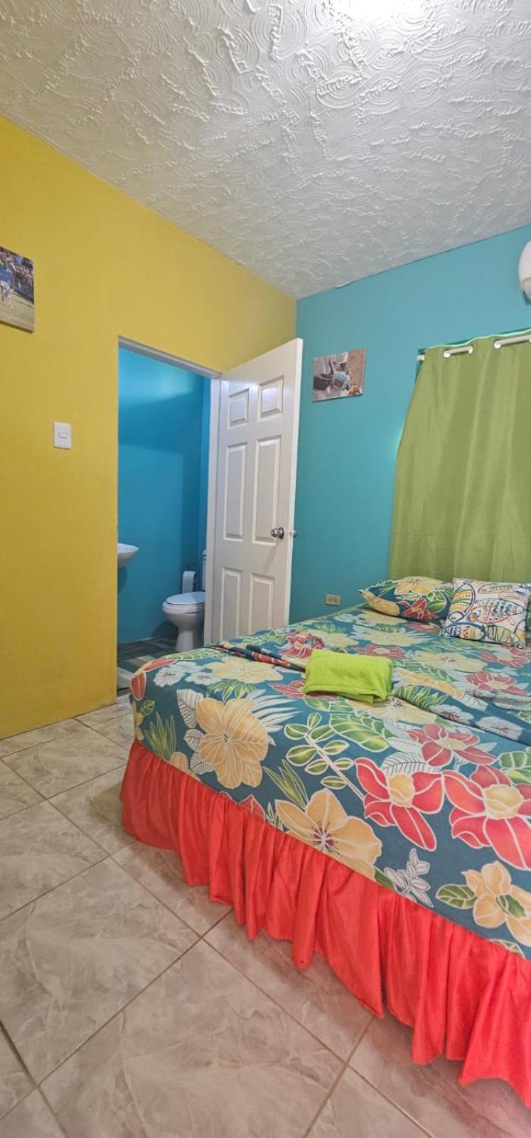 Fish Tobago Guesthouse Or Joy And Brandon Guesthouse Buccoo Chambre photo