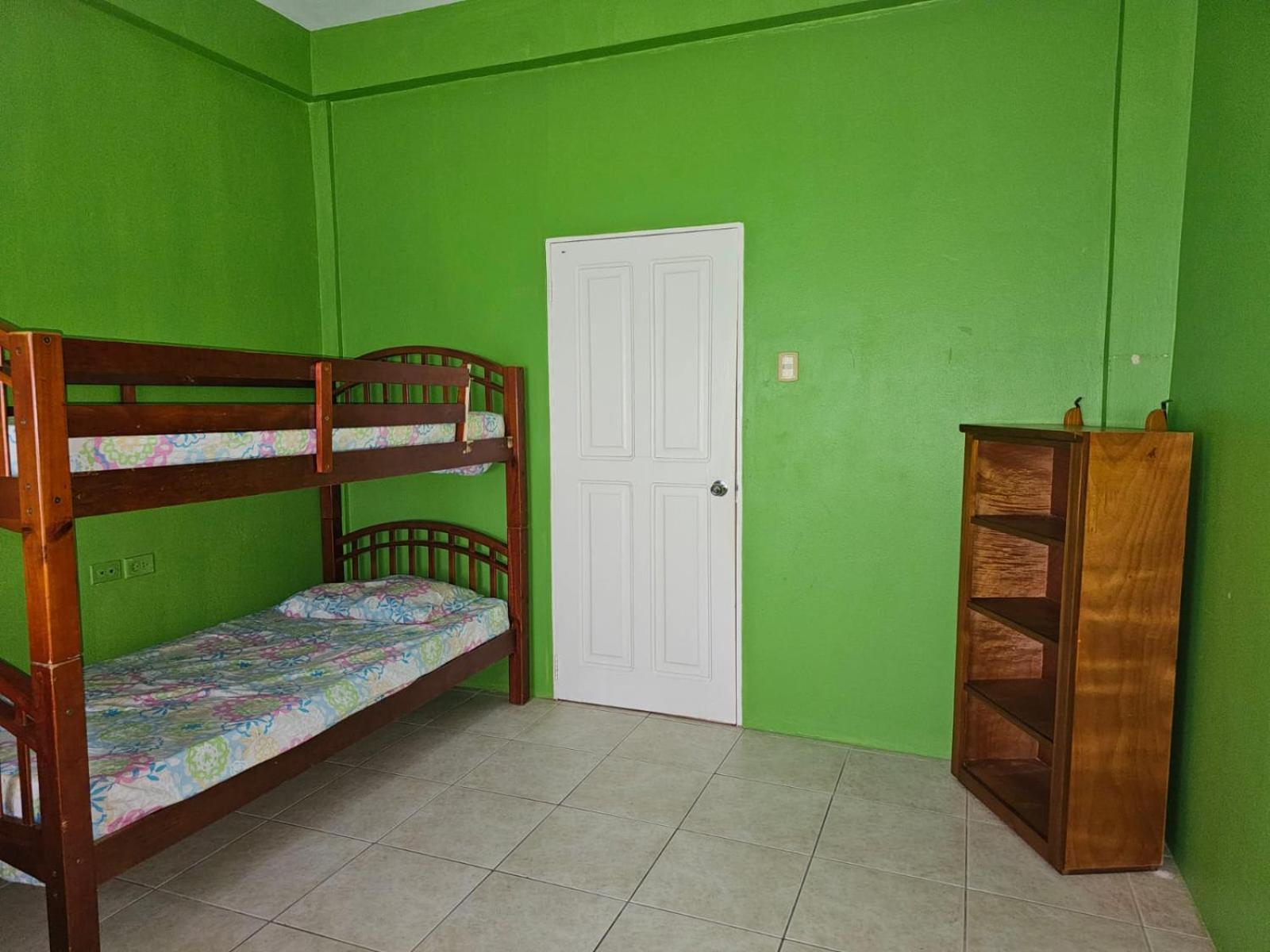Fish Tobago Guesthouse Or Joy And Brandon Guesthouse Buccoo Chambre photo