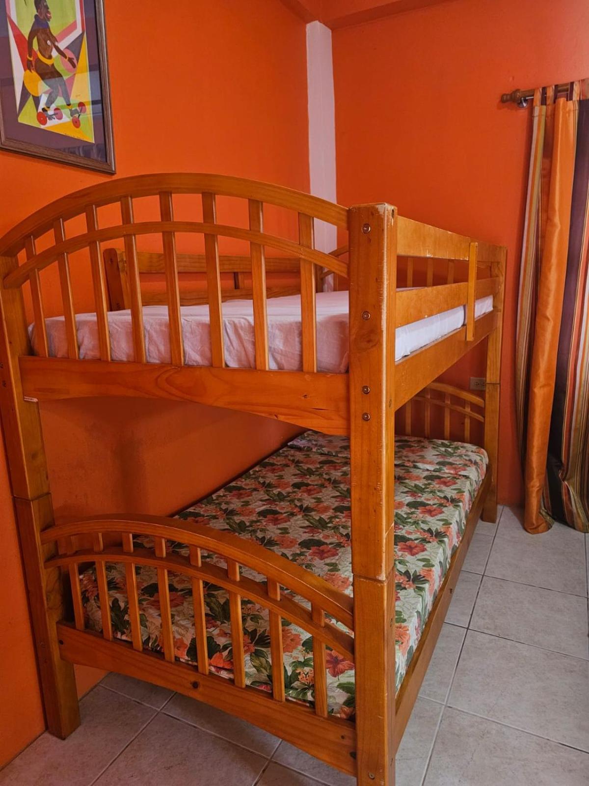 Fish Tobago Guesthouse Or Joy And Brandon Guesthouse Buccoo Chambre photo