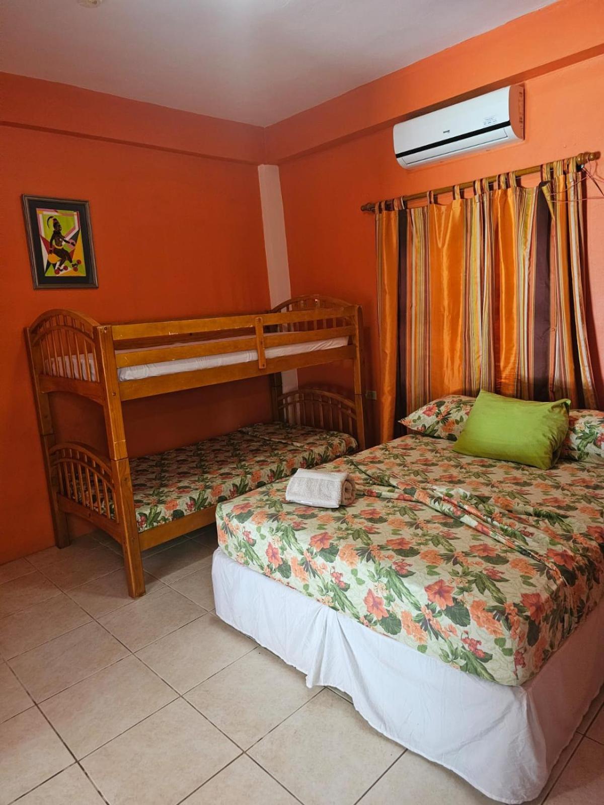 Fish Tobago Guesthouse Or Joy And Brandon Guesthouse Buccoo Chambre photo