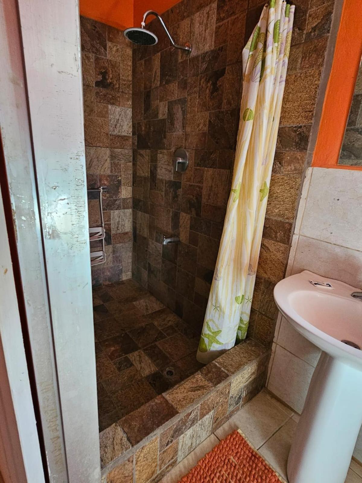 Fish Tobago Guesthouse Or Joy And Brandon Guesthouse Buccoo Chambre photo