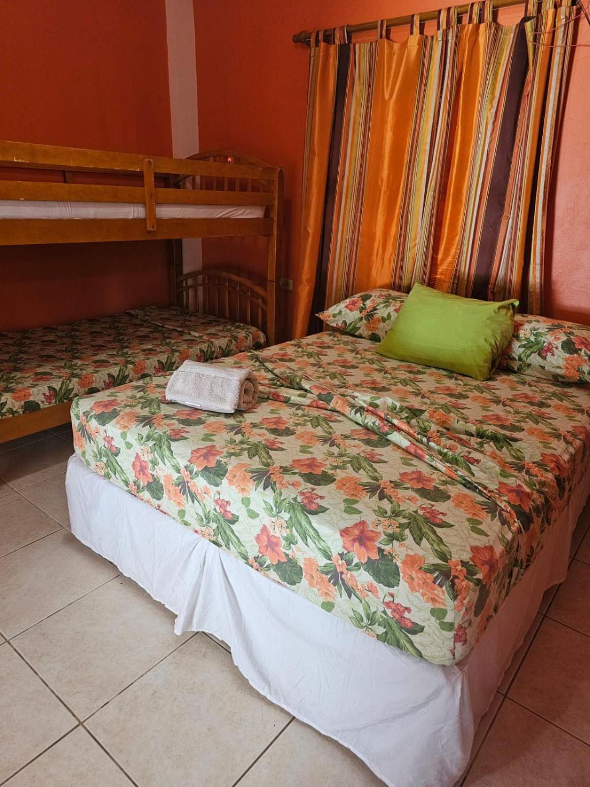Fish Tobago Guesthouse Or Joy And Brandon Guesthouse Buccoo Chambre photo